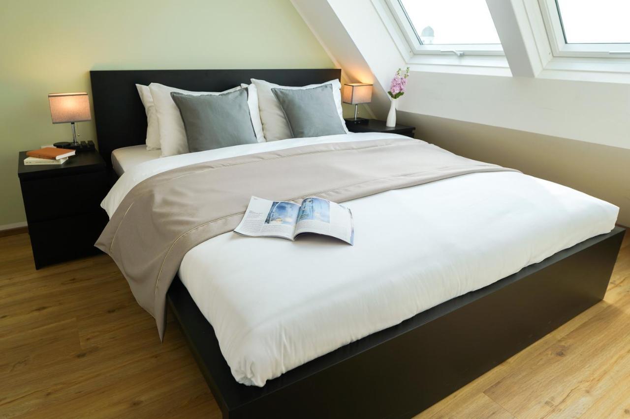 One-Bedroom Apartment,1263283405:JPEG