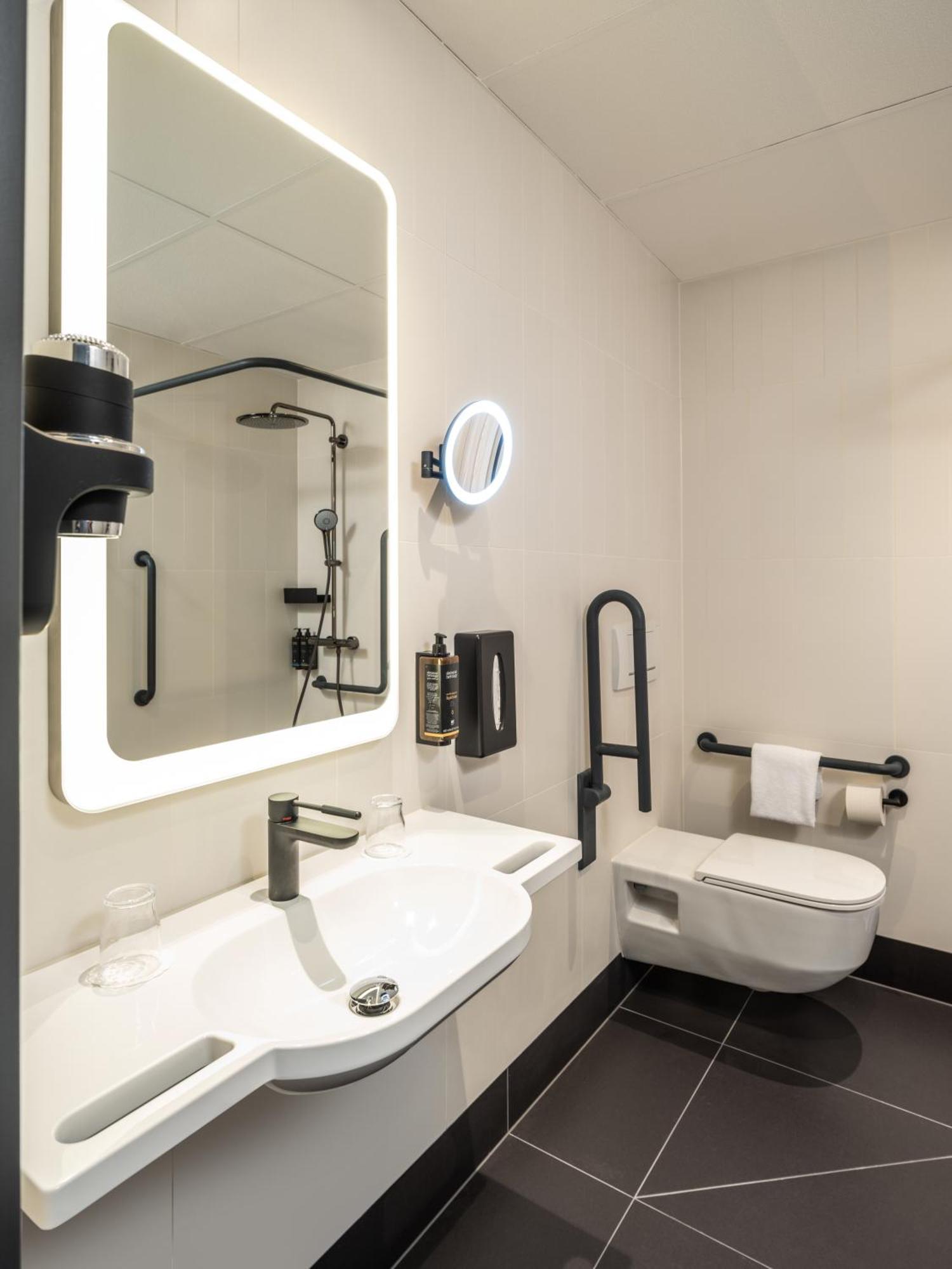 Standard Double Room Disability Access,1769477832:JPEG